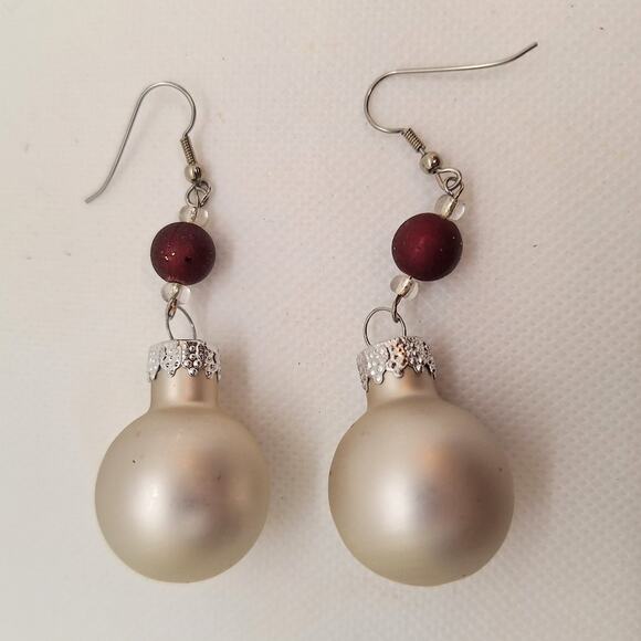 Christmas Ornament Earrings Silver Satin Ball Red Bead - Picture 1 of 4